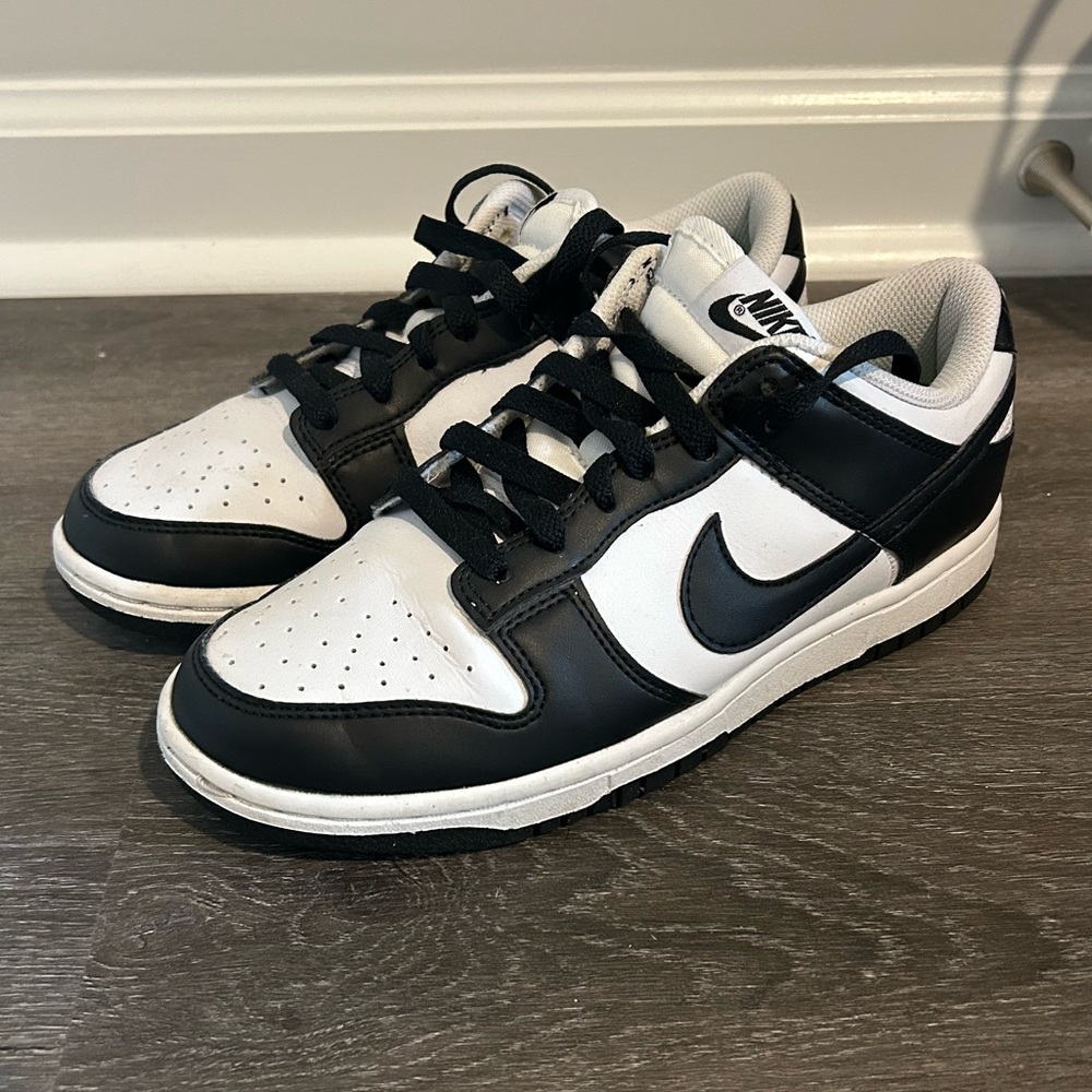 Women’s Nike Dunk Low- 
Size 7